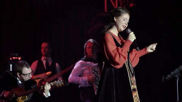 Алёна Петровская-Зорька алая (муз. А. Морозов, сл. В. Гинзбурский) смотреть онлайн