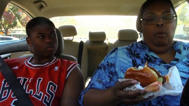 BURGER KING CHICKEN CAESAR SANDWICH Taste Testing смотреть онлайн