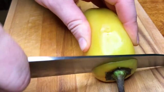 Вот так я готовлю рулетики из баклажан. Вкус невероятный.