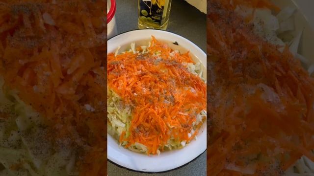 Капуста в рукаве#запекаем#духовка#капуста#начинка#shorts смотреть онлайн