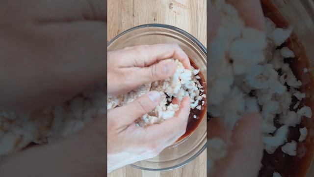 Take your dry rice cakes and try this Chocolate Protein Rice Cake Bark 🫠 смотреть онлайн