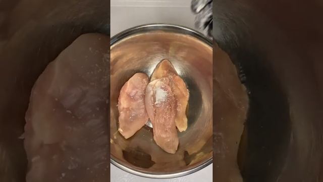 Когда решил перейти на ПП💪Смотреть со звуком🦻Запечённые куриные кармашки с овощами и сыром🔥 смотреть онлайн