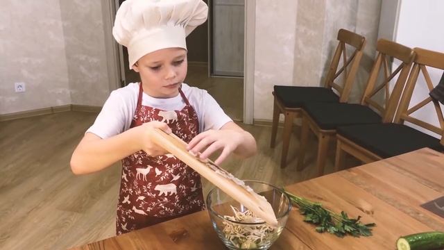 Салат "Новогодняя свежесть" смотреть онлайн