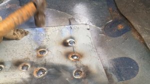 Rover SD1 2400 SD Turbo restoration - Video 34 Welding floor