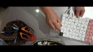 обязательно надо рассчитать сколько у вас поместится квадратиков (рапортов узора) на канве