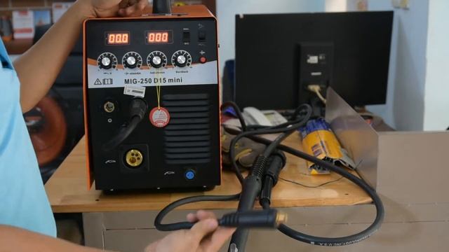 Máy Hàn Mig Edon Mig 250 D15 Kéo Sắt Hộp 1 Li Cực Ngon