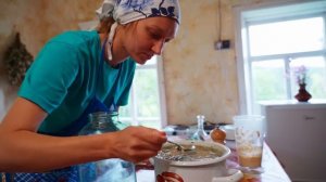 ЖИЗНЬ ЛЕТОМ В УРАЛЬСКОЙ ДЕРЕВНЕ | УПРАВА | ОКРОШКА С МЯСОМ И ЯГОДНЫЕ ПОЛЯНЫ