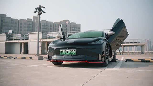 Xiaomi GO 2025 Новый седан за 1.7 миллиона рублей? смотреть онлайн