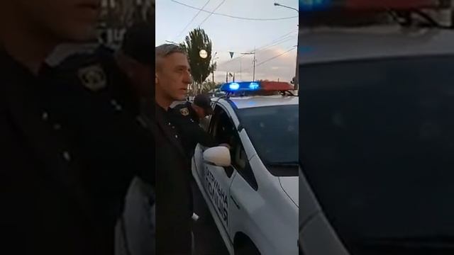 Полиция разводит мужчину на штраф смотреть онлайн