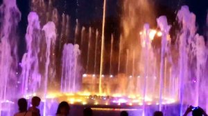 Поющий цветной фонтан в Анапе, июль 2018