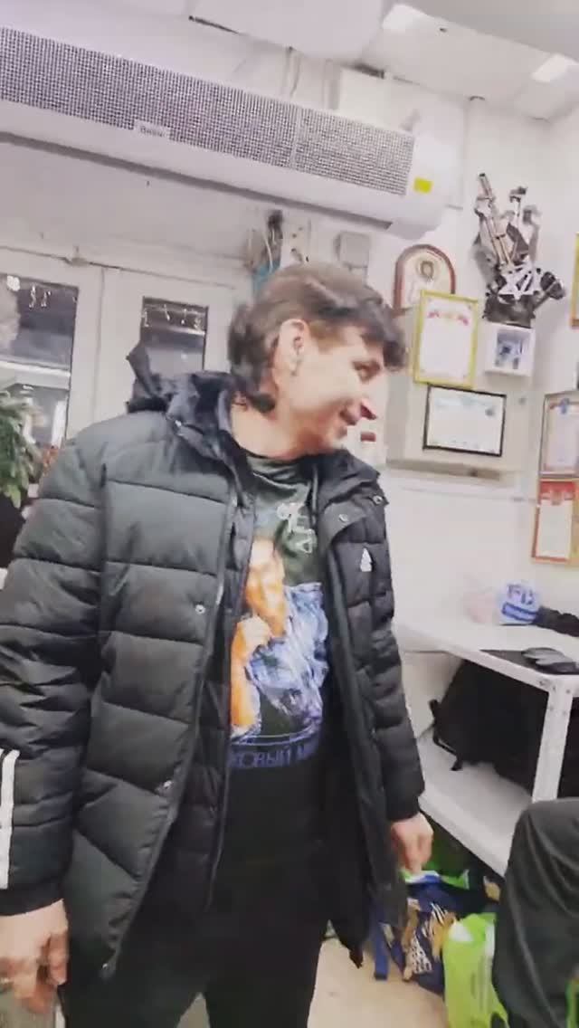 поклонники Юрия Шатунова на Дубровке в магазине Дмитрия Солдатова / Тиктокер Солдатов Дмитрий