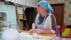 В ДЕРЕВНЕ ДЕВЧАТА ЛЕПЯТ ПЕЛЬМЕНИ | ПОЛНАЯ ИЗБА ГОСТЕЙ | ВЕСЕЛО ОТПРАЗДНОВАЛИ ДЕНЬ РОЖДЕНИЯ