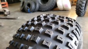 Резина для квадроциклов фирмы CST рисунок протектора C-829 размер 22*11-8