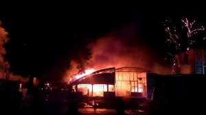 Пожар в Шымкенте 11-мкр. Сгорел базар Исатай