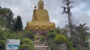 Далат без экскурсионных туров. Второй день.
Пагода Linh Sơn. Храм 'Золотой Будда'