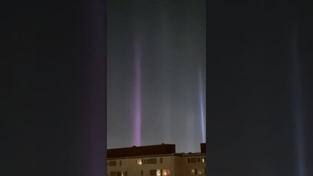 Light pillar in Stockholm #lightpillar #atmospheric #phenomenon #stockholm #sweden