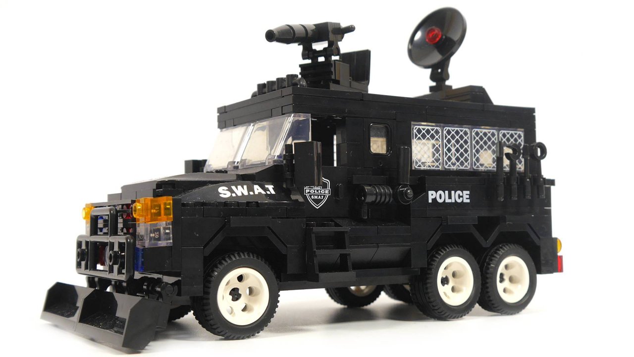 Собираем полицейский  броневик и вертолет из LEGO - конструктор Woma Swat Corps C0534