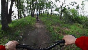 Погоня на велосипедах вниз с горы от 1 лица