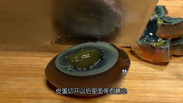 青椒炒皮蛋這樣做真的太好吃了，香辣開胃還沒一點澀味，做法簡單【胡斌哥美食】#青椒炒皮蛋 #青椒 #皮蛋