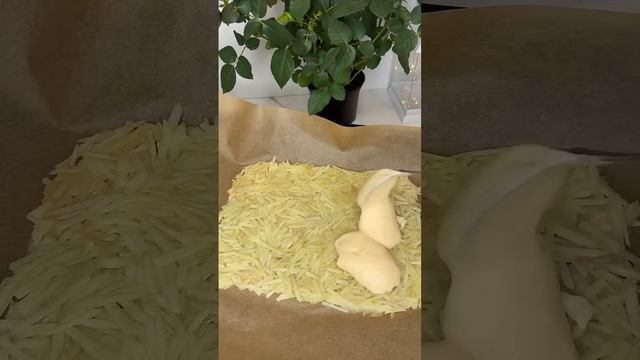 Готовится проще простого! А получается безумно вкусно🤤🔥 ЯБЛОЧНЫЙ ПП РУЛЕТ🍏 КБЖУ на 100г: 134 /6/4/1 смотреть онлайн