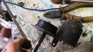 Жужжит стартер после запуска двигателя ?