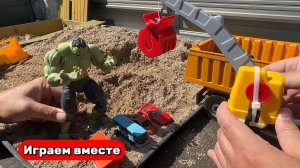 Играем в игрушки на улице ! Игрушки из мультиков ! Видео для детей