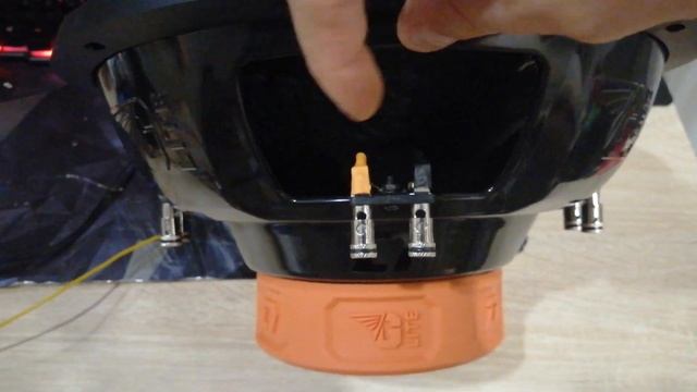 Работа подсветки на сабвуфере DL Audio Gryphon Lite 12 v.2 SE смотреть онлайн