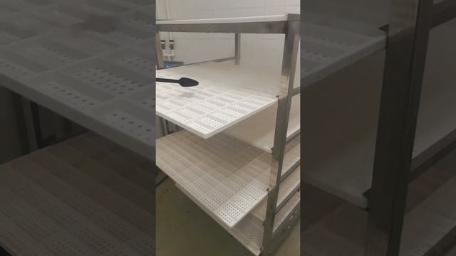 Процесс мойки полипропиленовой полки, 04 - мойка обратной стороны смотреть онлайн