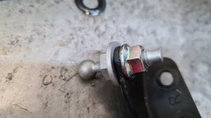 замена газовых упоров на mazda cx5