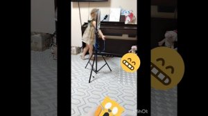 Катя проклинает мою лампу .🤣😂🤣😂спалилась за съёмкой🫣🤔🤫😐