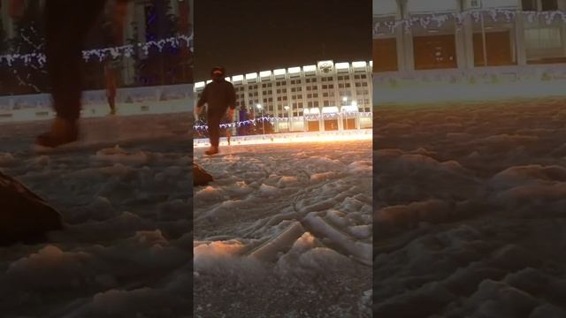 Каток в Самаре напротив дома правительства