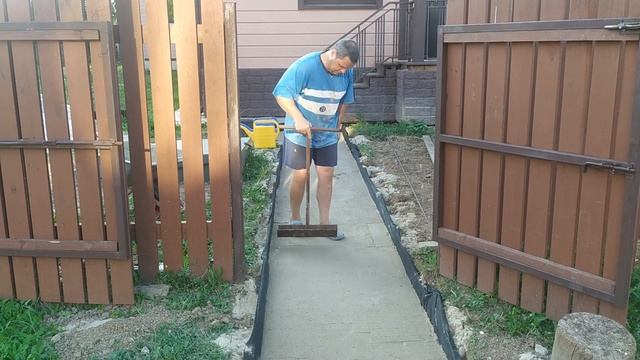 БЕТОННАЯ ТРОТУАРНАЯ ДОРОЖКА СВОИМИ РУКАМИ. смотреть онлайн