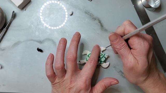Sculpting a turtle pendant, using polymer clay, alcohol inks & paint - tutorial, step by step