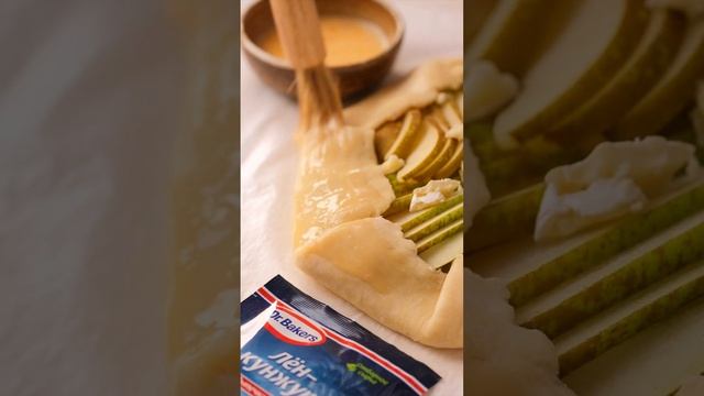 Галета с грушей и камамбером