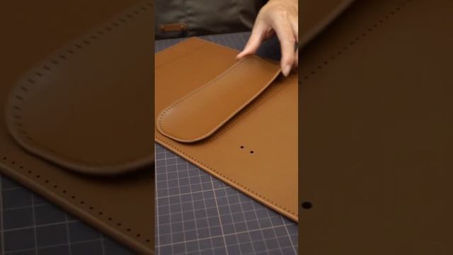 You need this for your girl#shorts #babylonleather #bagmaking #diygift #diy #handmade #leathercraft
