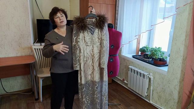 Нарядное платье гипюр, атлас и перья страуса .