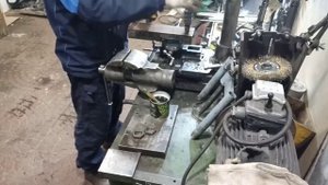 Винтовой пресс для гаража из того , что было под рукой .🤓👍✌️