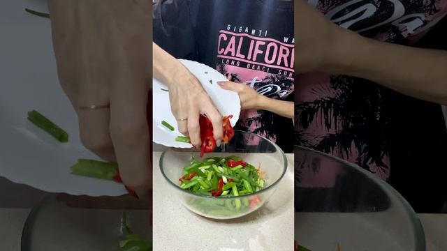 Вьетнамский салат с Вяленым кальмаром  #рецепт в описании #вьетнамскаякухня #кальмары  #рек