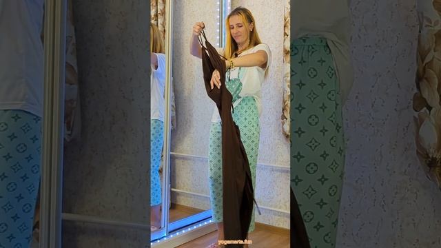 Платья с вырезами и декольте