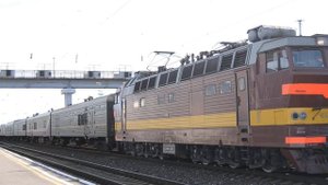 Отправление ЧС4Т-700 с почтово-багажным составом