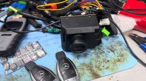 Mercedes W212 не реагируют оба ключа на замок зажигания