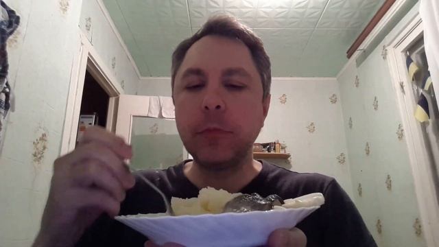 АСМР ИТИНГ. КУШАЮ КАРТОШЕЧКУ ПЮРЕ С СЕЛЁДОЧКОЙ И МАРИНОВАННЫМ ЛУЧКОМ. ASMR смотреть онлайн