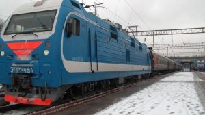 Отправление ЭП1М-454 с поездом Архангельск — Новоросс.