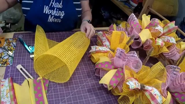 Stained Glassed Bird Deco Mesh Wreath with Florals and Greenery |Hard Working Mom |How to смотреть онлайн