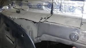 Задняя полка Мазда 3 . лопается в местах точечной сварки