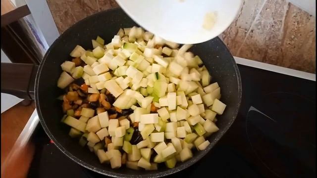 ВКУСНОТА НЕРЕАЛЬНАЯ,  Кабачково-баклажанную икру  БЕЗ УКСУСА И СТЕРИЛИЗАЦИИ,  будете есть ложками.