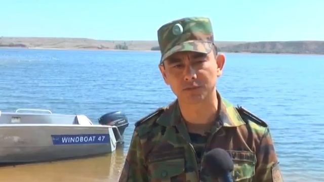 Актюбинских полицейских обучают приемам спасения людей на воде