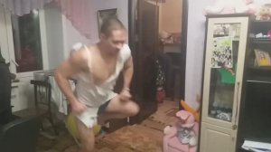 Кувырок индейца сальто на диван / Indian somersault onto the sofa