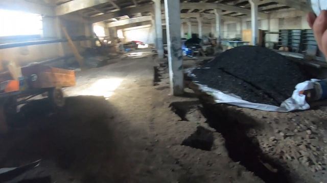 Чем заняться в деревне? Готовимся к игре в пейнтбол... смотреть онлайн