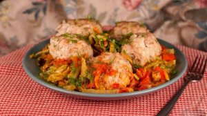 Сытные шарики с нежным гарниром. ПЕКИНСКАЯ КАПУСТА С ТЕФТЕЛЯМИ